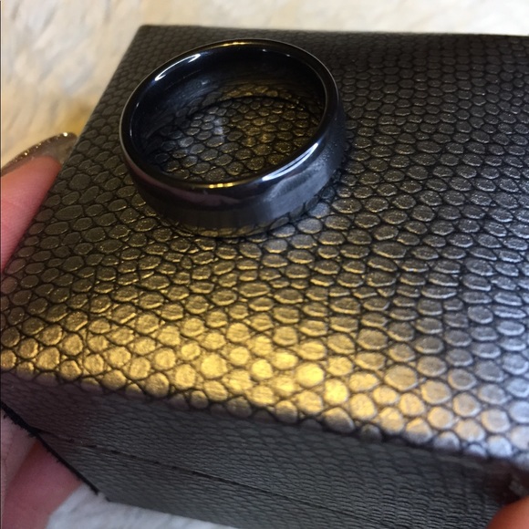 Men’s wedding band - Picture 4 of 4